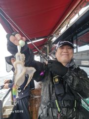 오늘의조황 - 오늘 첫 출조 쭈.갑 ㅎㅎ 비도오고 바람도불고 ㅠㅠ .그래도 울 조사님들 오늘 너~~무 대단하셨습니다.~^^ 울 조사님들 오늘 고생 하셨고용~ 낼 또 봐요~^^♡감사합니다 ♡ - 한바다피싱, 오이도 한바다호 사진