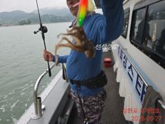 덩빨 쥑이는 문꾸미가 따박따박합니다.오늘 이후 자리가 천지삐까리… 사진